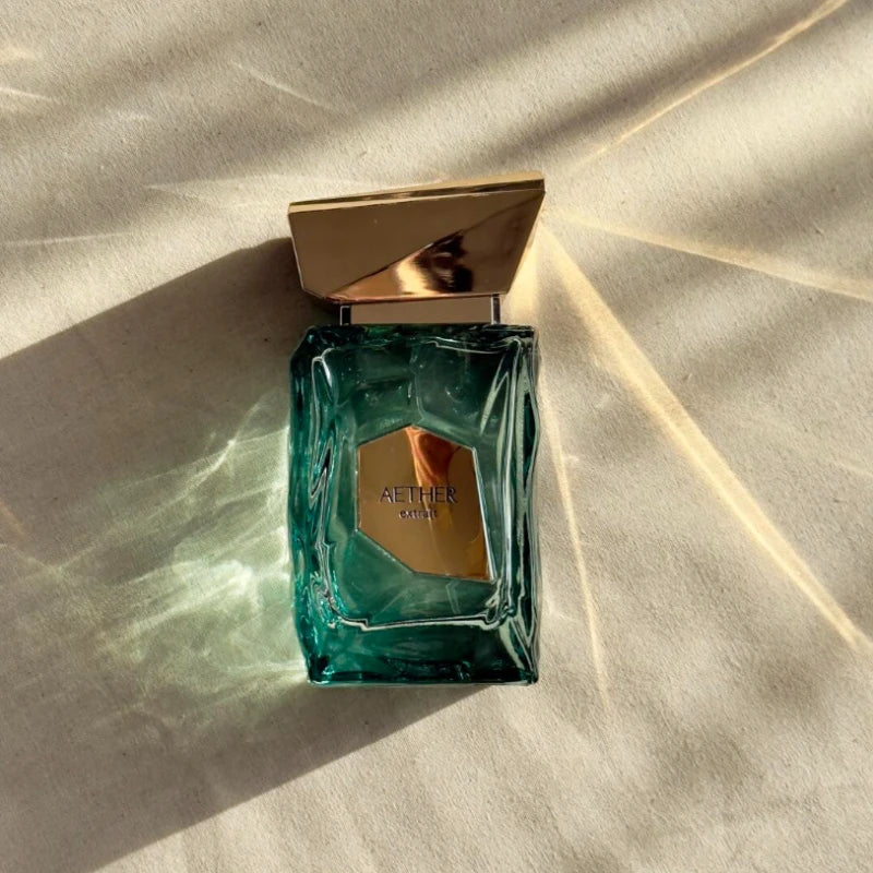 Perfumes Arabes Perfumes and Colognes Elegant Perfume Man Sensual Luminous Sweet Alluring Aura Sophisticated Smooth Captivating